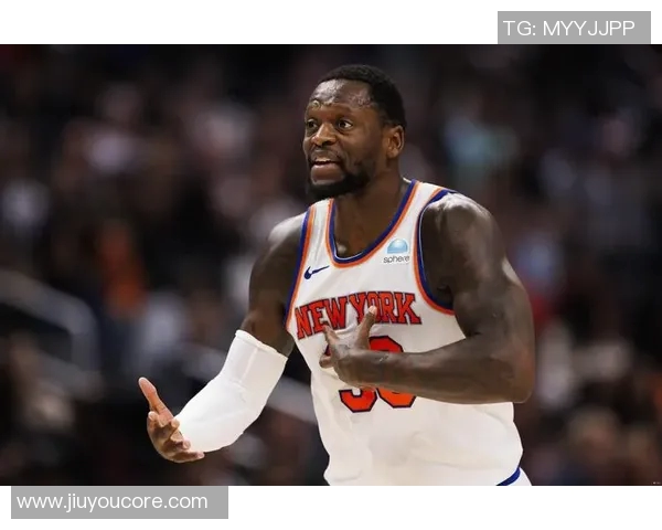 兰德尔半场表现稳定11投6中贡献14分4篮板1助攻1抢断