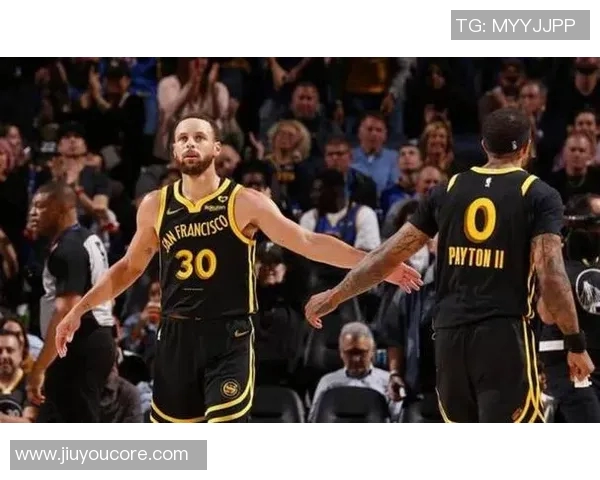 勇士半场比赛状态低迷仅得4分库里缺阵让球队陷入困境