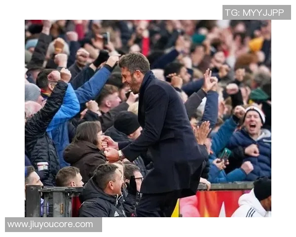 卡里克重回曼市德比现场回忆昔日混战情景并劝架冲突球员