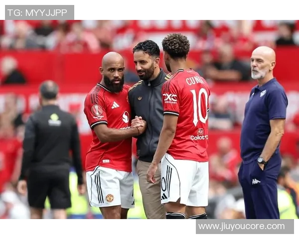 阿莫林战术调整曼联频繁长传避免后场失误引发关注 阿莫林战术调整曼联频繁长传避免后场失误引发关注